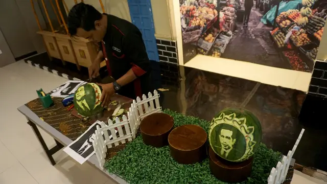 Wajah Dua Capres Hiasi Buah Semangka