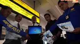 [FOTO] Pemeriksaan Barang Bajakan Pengunjung Bandara