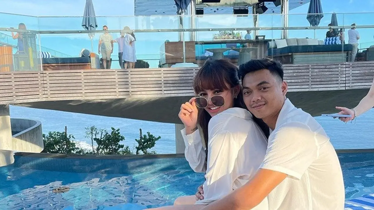 Akui dapat Restu Orang Tua, Ini 6 Potret Alfath Fathier dengan Istri Barunya