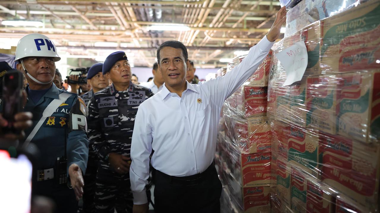 Mentan Amran saat melepas bantuan Kementan Peduli di Dermaga Kolinlamil Pelabuhan Tanjung Priok