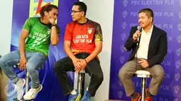 Tim voli PBV Elektrik PLN saat menjawab pertanyaan wartawan saat peluncuran seragam baru di FX Senayan, Jakarta, (3/2). PBV Elektrik PLN umumkan keikutsertaannya dalam kompetisi liga profesional Pertamina Proliga 2016. (Liputan6.com/Yoppy Renato)