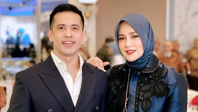 Tepis Isu Perceraian, Ini 6 Potret Mesra Olla Ramlan dan Aufar Hutapea