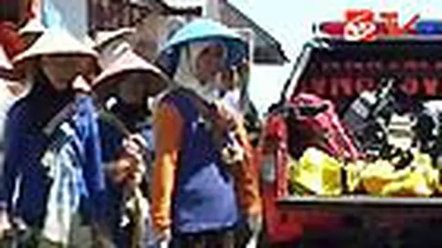 Petani Nekat Mendekat ke Kawah Timbang