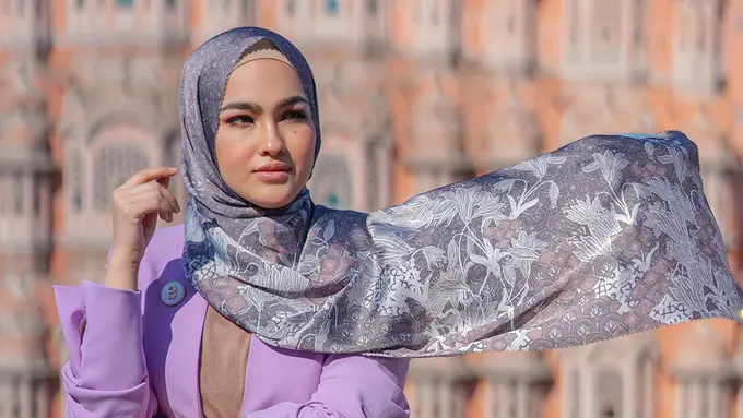 Buttonscarves