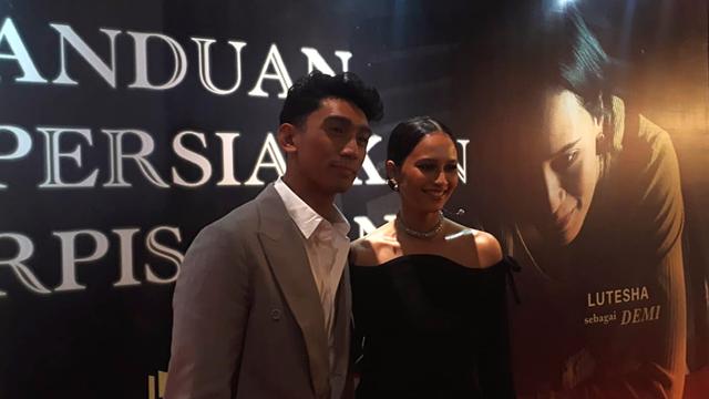 Daffa Wardhana dan Lutesha Saat Dijumpai di Red Carpet Screening Film Panduan Mempersiapkan Perpisahan. (liputan6.com/Jeremia Agung Ananta)
