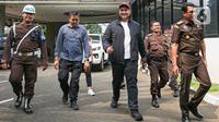 Namun, karena memiliki agenda lain, politikus partai Golkar tersebut baru bisa mendatangi Kejagung pada pukul 13.01 WIB. (Liputan6.com/Faizal Fanani)