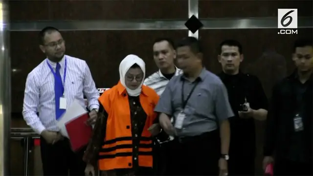 Komisi Pemberantasan Korupsi (KPK) langsung menahan Bupati Subang, Imas Aryumningsih setelah menjalani pemeriksaan penyidik KPK. Bupati Subang membantah menerima uang suap