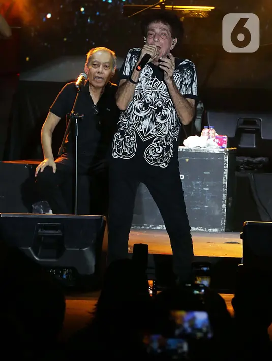 Pameran Retrospektif 50th God Bless menampilkan sejumlah cuplikan perjalanan band rock Indonesia dari era 1970-an tersebut. (Liputan6.com/Helmi Fithriansyah)