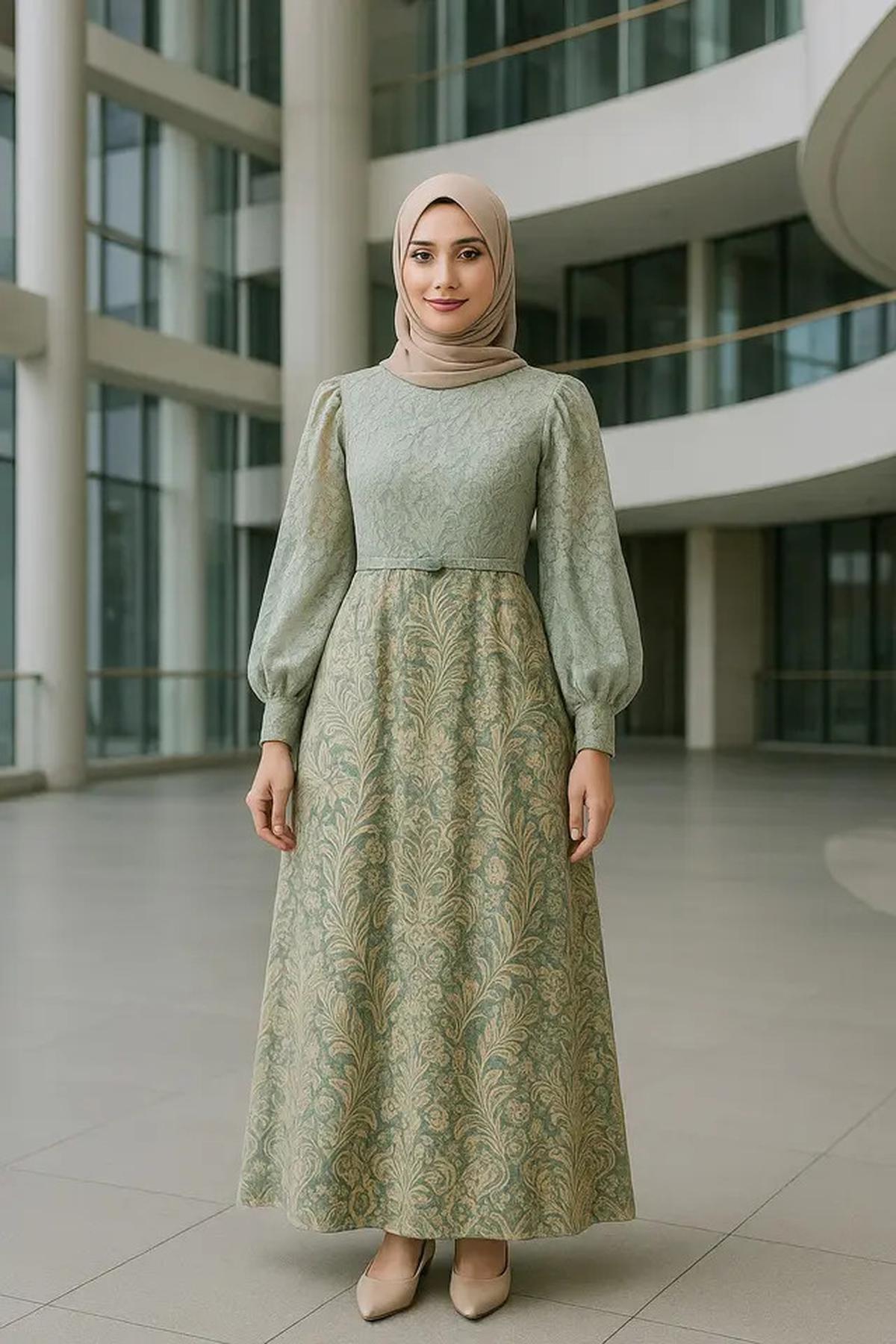 7 Model Batik Brokat Kombinasi Lengan Puff dan Bishop yang Sedang Hits di 2025