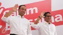 Pasangan calon gubernur Anies Baswedan dan cawagub Sandiaga Uno resmi meluncurkan logo Salam Bersama di kantor sekretariat pemenangan di kawasan Menteng, Jakarta, Kamis (20/10). (Liputan6.com/Yoppy Renato)