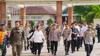 Kapolri beserta Ketua Komisi IV DPR RI, Menko Pangan, Kepala Badan Pangan Nasional, dan Dirut Bulog