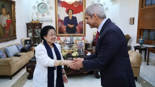 Megawati Soekarnoputri bertemu dengan Duta Besar Kuwait untuk Indonesia, Khalid Jassim Al-Yassin.