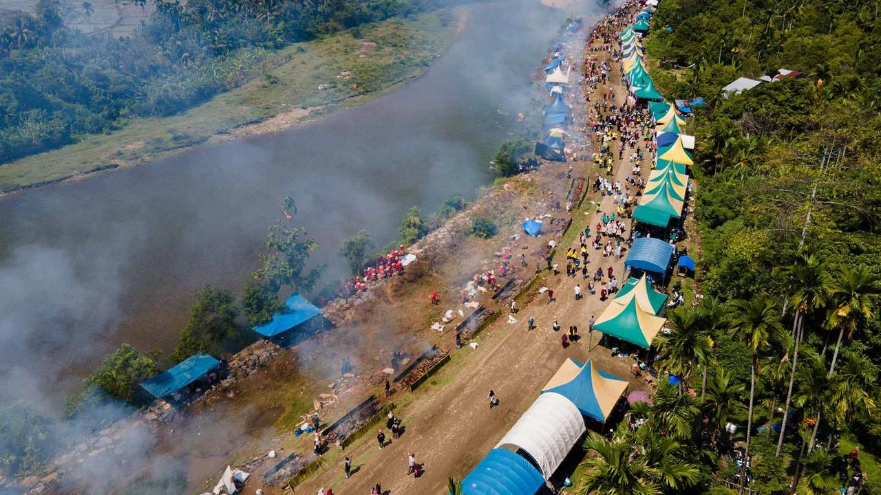 FOTO: Ribuan Warga Abdya Pecahkan Rekor Memasak Lemang Terbanyak