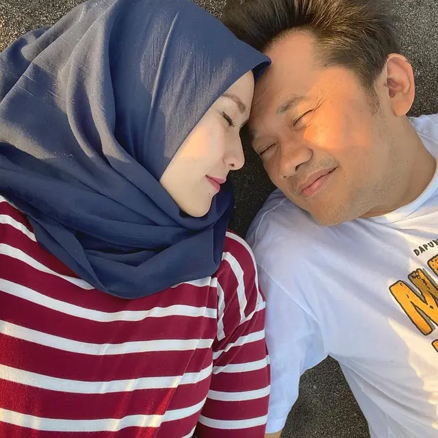 Zaskia Adya Mecca dan Hanung Bramantyo. (Foto: Instagram @zaskiadyamecca)