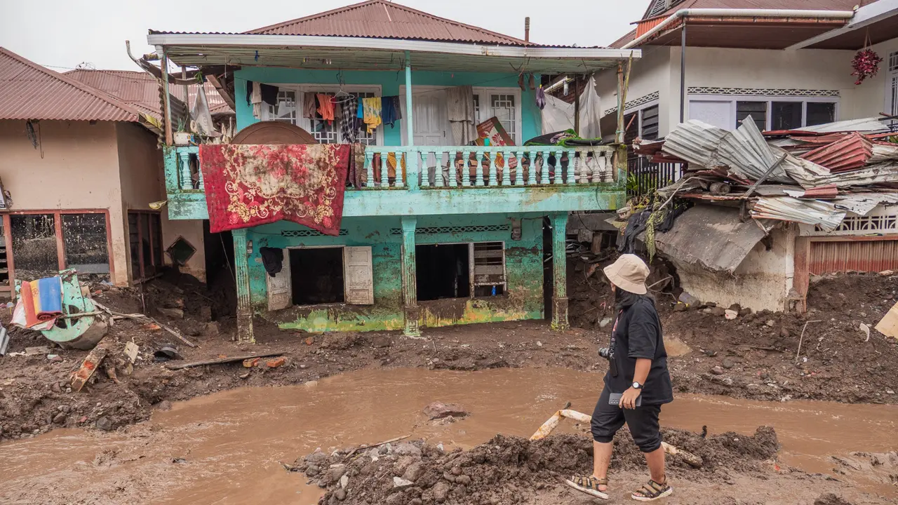 Potret permukiman di Sumbar porak poranda diterjang banjir. (Liputan6.com)