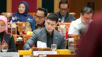 Rapat Kerja dengan Mendiktisaintek, Verrell Bramasta: Tolong Jangan Potong Anggaran Tukin Dosen