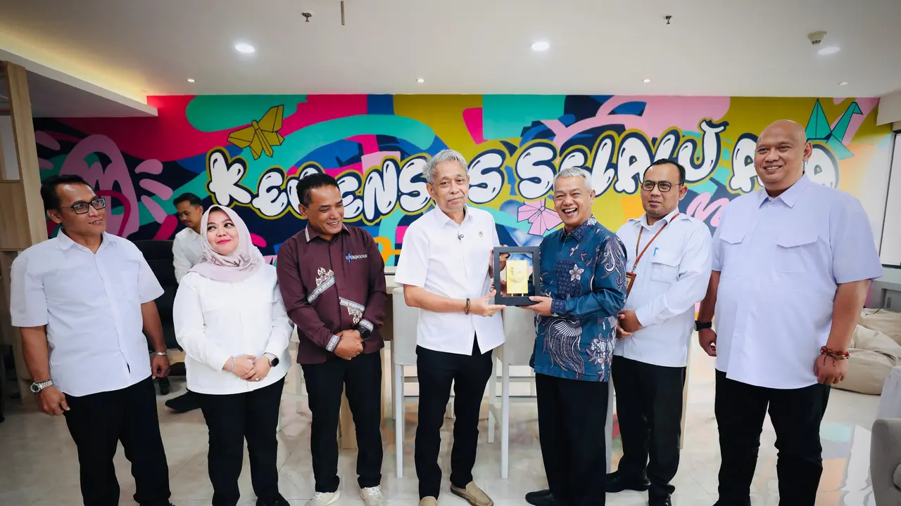 Wakil Menteri Sosial Agus Jabo Priyono saat menerima audiensi Bupati Bener Meriah Armia di Kantor Kementerian Sosial, Jakarta Pusat, Senin (22/6/2026). (Istimewa)
