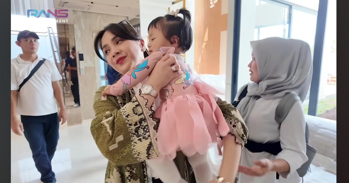 Bahagianya Baby Lily Punya Kamar Pribadi di Rumah Baru, Langsung Kepo Mau Lihat & Tersenyum Manis ke Nagita