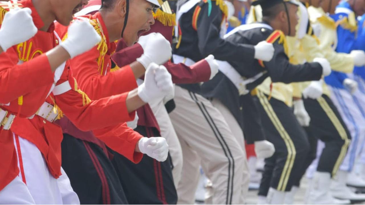 Siswa Lulus dari Barak Militer