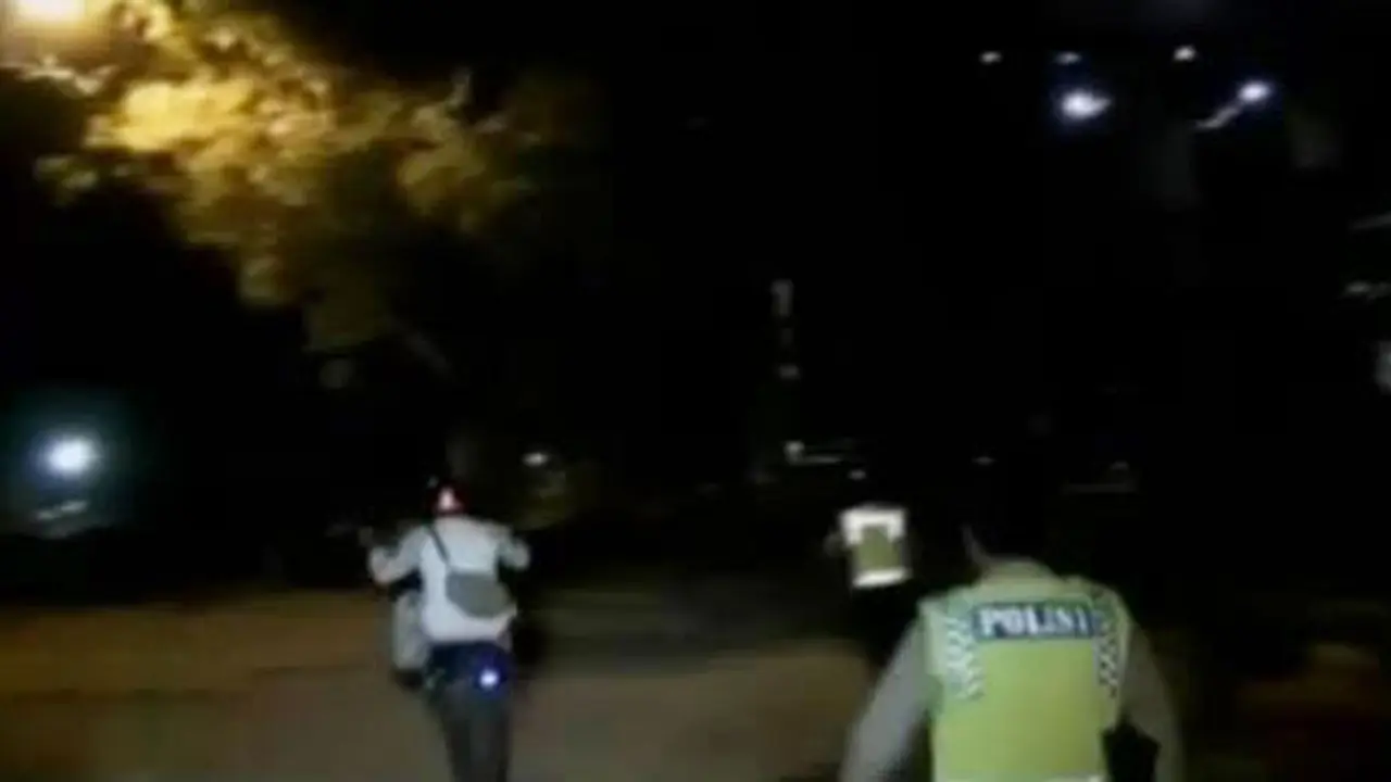 Saling Ejek, Warga Cipinang Tawuran di TPU Prumpung