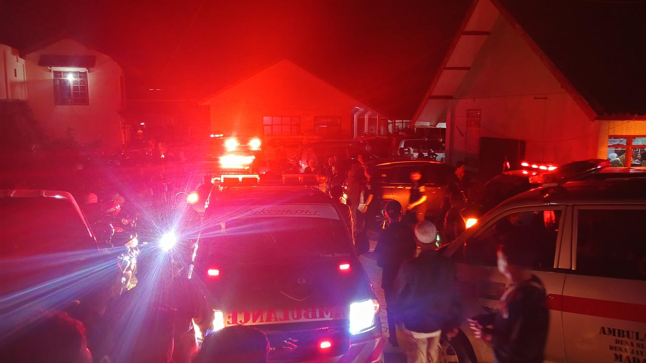 Potret Raungan Sirine Ambulans Bersaut-sautan Angkut Siswa Keracunan MBG di Bandung Barat