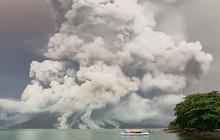 Badan Geologi Deteksi 19 Gempa Guguran Gunung Ruang