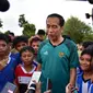 Presiden Joko Widodo (Jokowi) sempatkan bermain sepak bola bersama anak-anak Tim U-12 Gorontalo di Lapangan Liluwo, Kecamatan Kota Tengah (Dok.Isam).