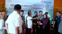Anggota Komisi IV DPR RI, Andi Akmal Pasluddin didampingi Direktur Jenderal Tanaman Pangan, Suwandi saat melakukan kunjungan kerja ke Bulog Kota Kendari, Provinsi Sulawesi Tenggara pada Senin (20/2/2023).