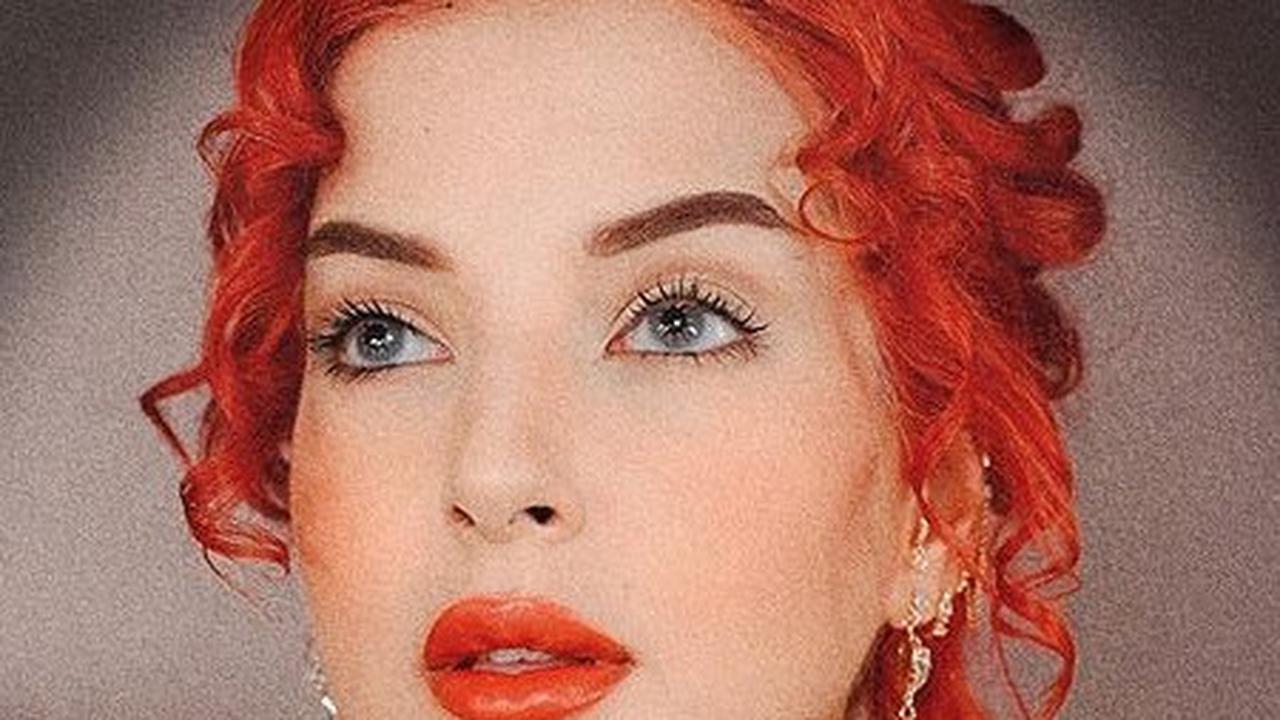 Tasya juga mendapat banyak pujian saat membuat recreate make up Rose Dawson atau Rose 'Titanic'. Tak hanya soal make up, Tasya memperhatikan detail aksesoris Rose yang penuh berlian dan mutiara.