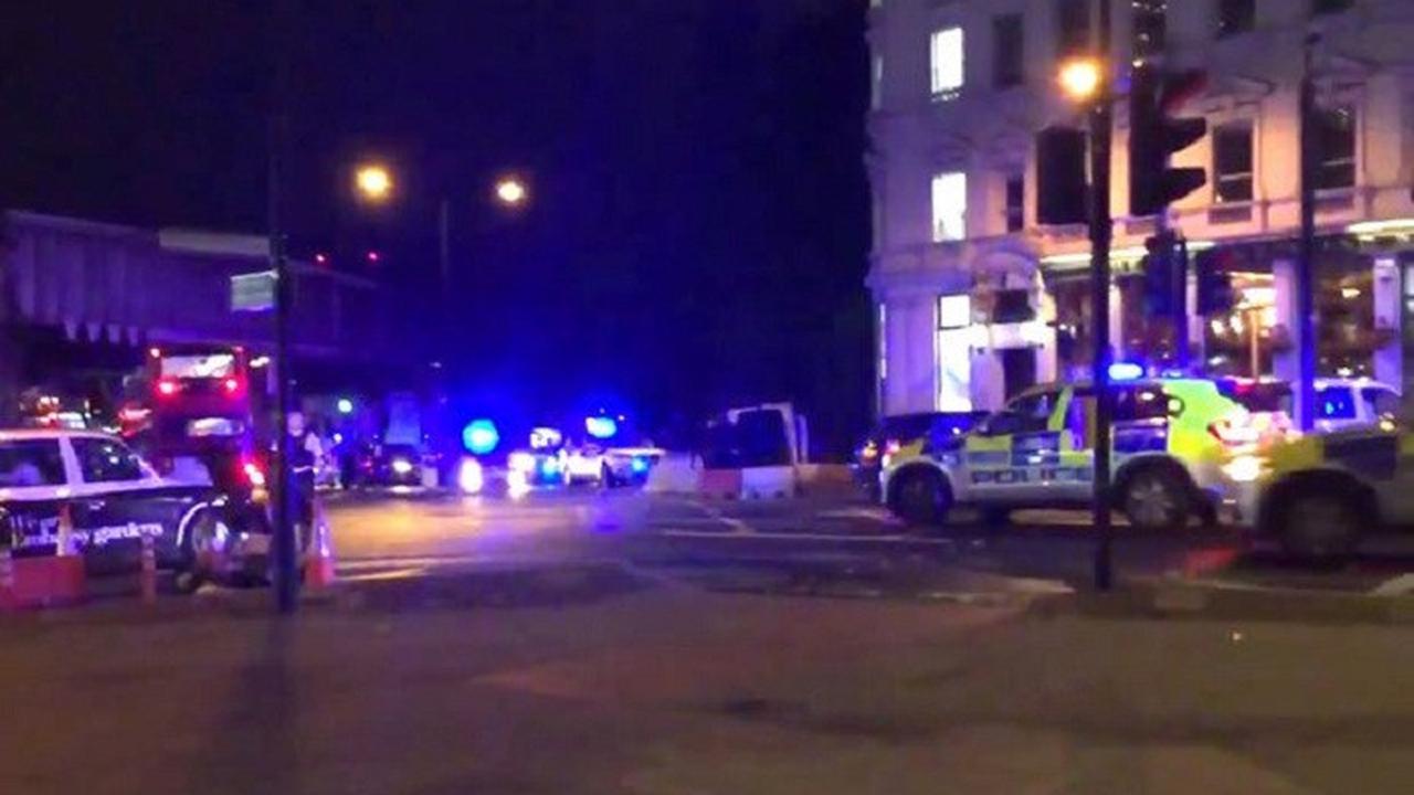 Mobil Tabrak Pejalan kaki di Jembatan London