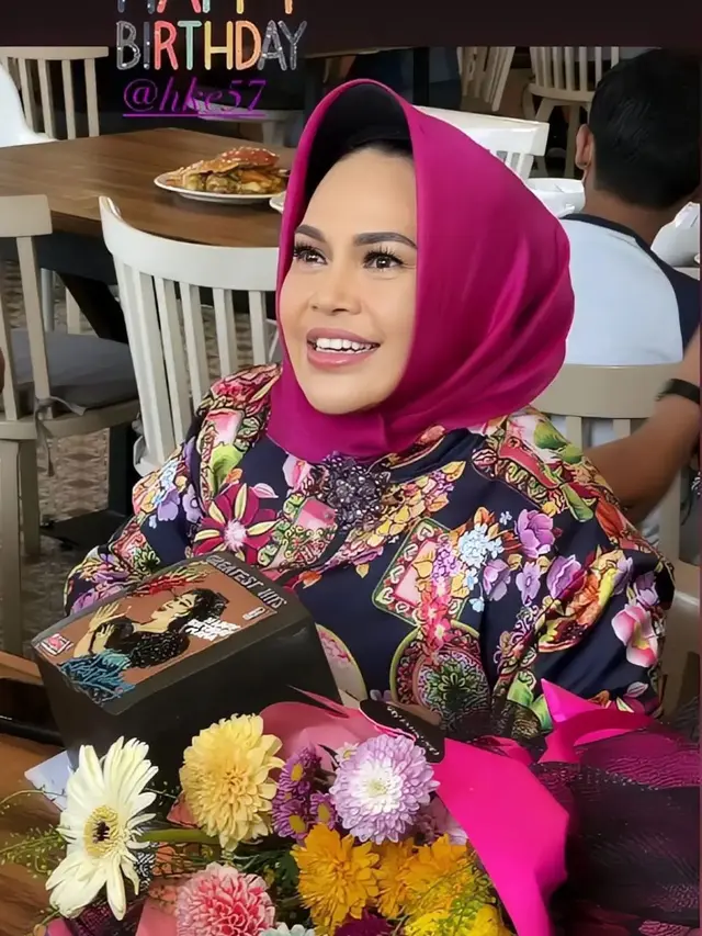 6 Momen Hetty Koes Endang Rayakan Ulang Tahun ke-65, Kumpul Bareng Keluarga