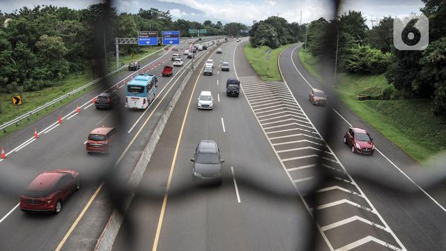 FOTO: Puncak Arus Balik Via Tol Tembus 137 Ribu Kendaraan