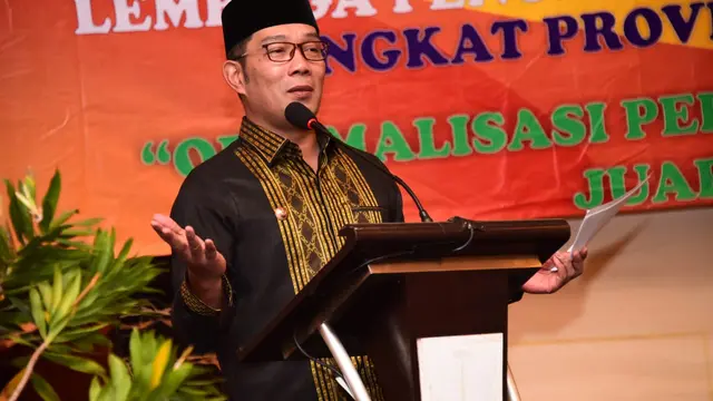 Ridwan Kamil mengukuhkan kepengurusan LPTQ Jabar periode 2019-2024 di Sutan Raja Hotel and Convention Centre Soreang Kabupaten Bandung, Selasa (29/10/19).