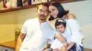 Sejak lahirnya Salma Jihanne Putri Dewanto, kehidupan Atiqah Hasiholan semakin berwarna. Dan di awal tahun 2018 ini, tepatnya pada 3 Januari 2018 kemarin Atiqah genap berusia 36 tahun. (Instagram/riodewanto)