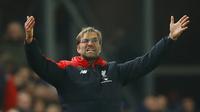 Ekspresi Jurgen Klopp saat menyemangati para pemainnya pada laga melawan Stoke City di Britannia Stadium, Rabu (6/1/2016) dini hari WIB. (Reuters/Carl Recine)