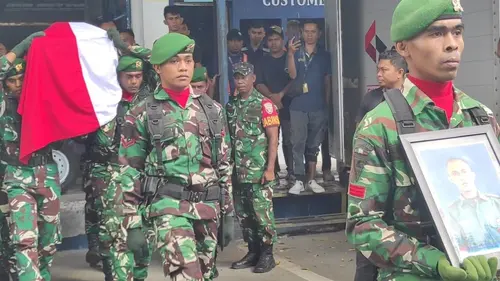 Tangis Sersan Mayor Christian Pecah, Ngamuk Anaknya Prada Lucky Tewas  Dianiaya Senior di Barak - Regional Liputan6.com