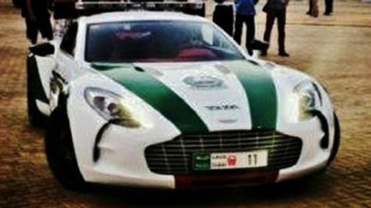 supercar Aston martin One-77, Armada Polisi Dubai (Sportscarguru)
