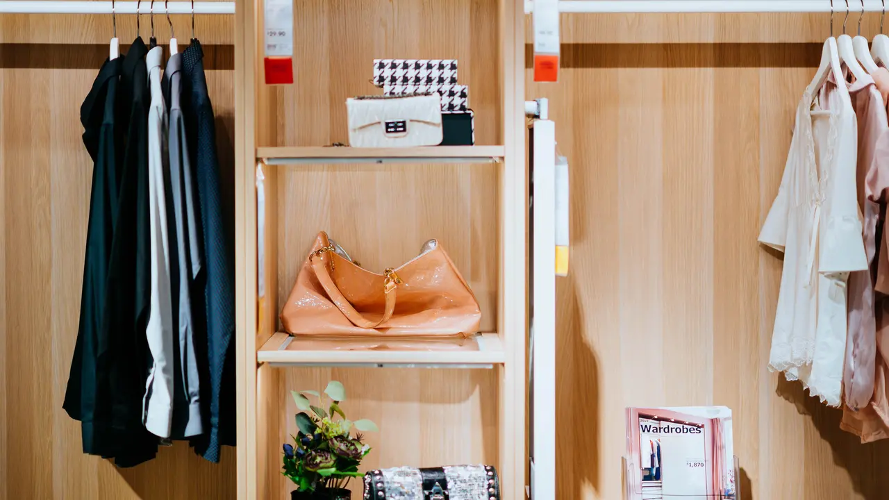 15 Fashion Item Klasik yang Harus Ada di Lemarimu