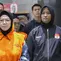 Bupati Sukoharjo Etik Suryani mengenakan rompi tahanan  dibawa menuju mobil tahanan usai menjalani pemeriksaan di Gedung Merah Putih KPK, Jakarta, Sabtu (11/7/2026). (KLY/Arie Basuki)