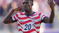 Pemain Amerika Serikat Folarin Balogun melakukan selebrasi aksi setelah mencetak gol pertama timnya selama pertandingan sepak bola babak 32 besar Piala Dunia antara Amerika Serikat dan Bosnia di Santa Clara, California, dekat San Francisco, Rabu, (01/07/2026). (AP Photo/Julio Cortez)