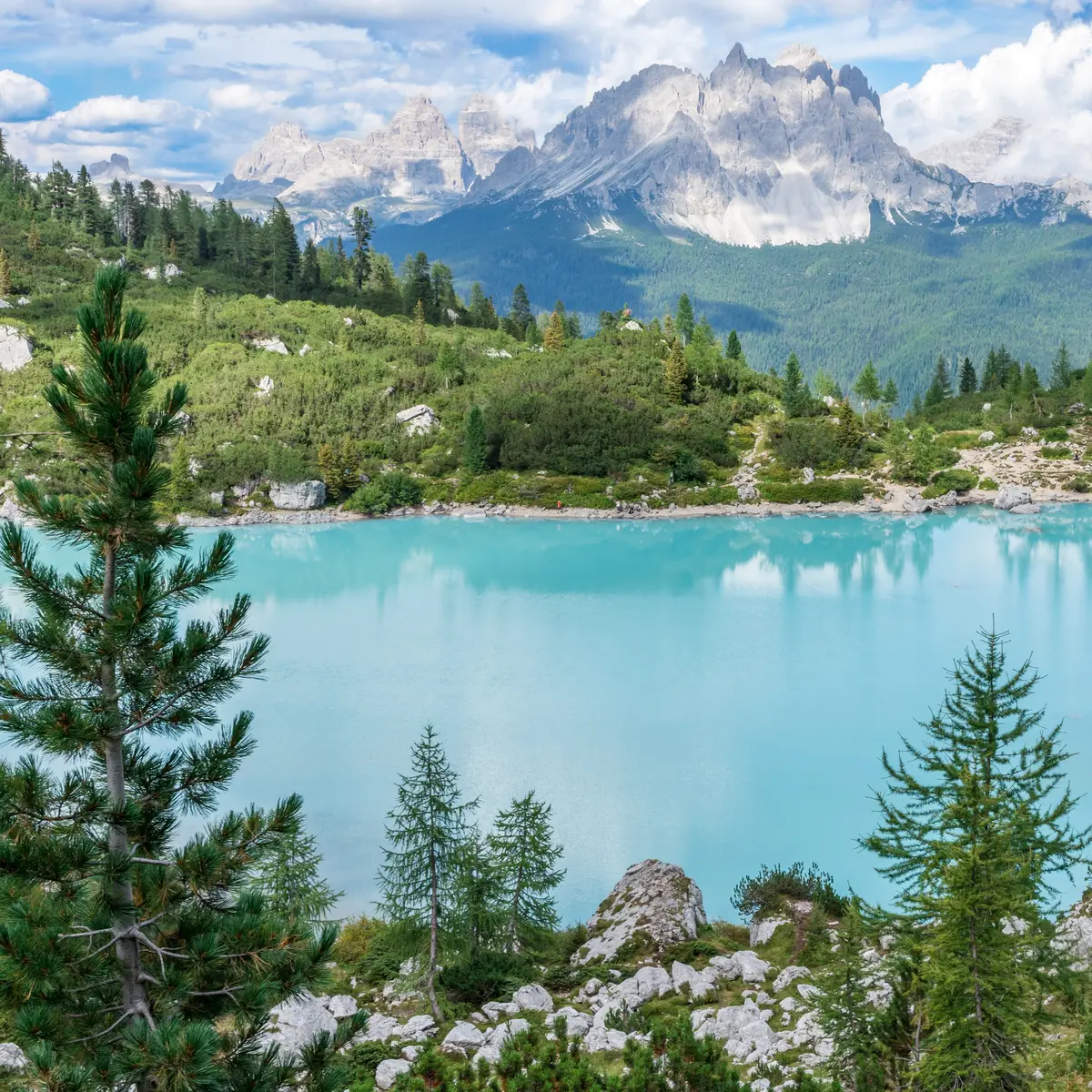 Misteri Keheningan Danau: Arti Mimpi Melihat Air Tenang