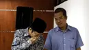 Mantan Sekjen Kementerian ESDM, Waryono Karno usai menjalani sidang lanjutan di Pengadilan Tipikor, Jakarta, Rabu (26/8/2015). Waryono dituntut 9 tahun penjara dan denda sebesar Rp200 juta subsidair 6 bulan kurungan. (Liputan6.com/Yoppy Renato)