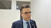 Charge D' Affairs Kedutaan Besar Polandia Maciej Tumulec saat ditemui sejumlah media, Jumat (17/1/2025). (Liputan6.com/Benedikta Miranti)