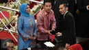 Politikus Demokrat Nurhayati Ali Assegaf (kiri) dan anggota DPR Edhie Baskoro (Ibas) Yudhoyono menghadiri acara pidato Raja Arab Saudi Salman bin Abdulaziz Al Saud di Gedung DPR, Kompleks Parlemen, Senayan, Jakarta, Kamis (2/3). (Liputan6.com/Johan Tallo)