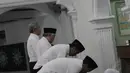 Jokowi tampak salat jumat bersama dengan sejumlah tokoh Muhammadiyah. (Liputan6.com/Herman Zakharia)