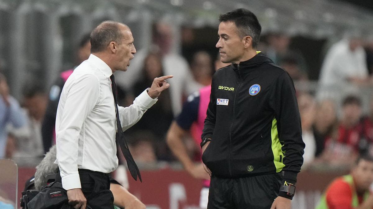 Massimiliano Allegri Ngamuk: Kena Kartu Merah, Lalu Berkelakar Tentang Jaketnya Usai AC Milan Tekuk Bologna