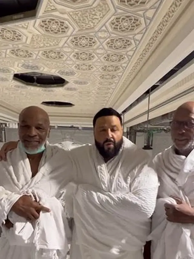 6 Potret Haru DJ Khaled dan Mike Tyson Jalani Umrah, Menangis di Depan Kabah