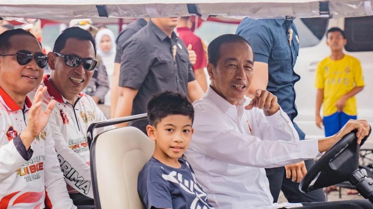 Jokowi Mendadak Sopiri Panglima TNI dan Kapolri, Dua Jenderal Bintang 4 Senyum Lebar jadi Penumpang