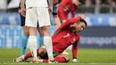 Pemain Portugal, Cristiano Ronaldo, tampak kecewa saat laga melawan Slovenia pada laga persahabatan di Stadion Stozice, Ljubljana, Rabu (27/3/2024). Dalam laga ini, Portugal diperkuat oleh sang kapten, Cristiano Ronaldo yang bermain sejak awal. Namun, tim tamu kesulitan untuk membongkar pertahanan rapat Slovenia. (AP Photo/Darko Bandic)