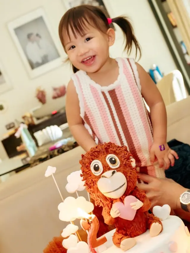 Gaya Busana Jessica Mila di Ulang Tahun Kyarra yang Kedua, Simple dan Chic dalam Serba Pink